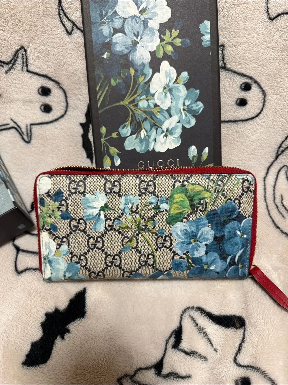 Gucci Blue Floral GG Supreme Zip Wallet with Red Trim - Picture 2 of 5